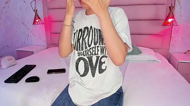 Snapshot of IvySanders1 chatting on 10/12/25, 01:10 IvySanders1 online show from 10/12/25, 01:10