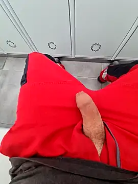 Snapshot of 987654Alf chatting on 12/17/25, 12:00 987654Alf online show from 12/17/25, 12:00