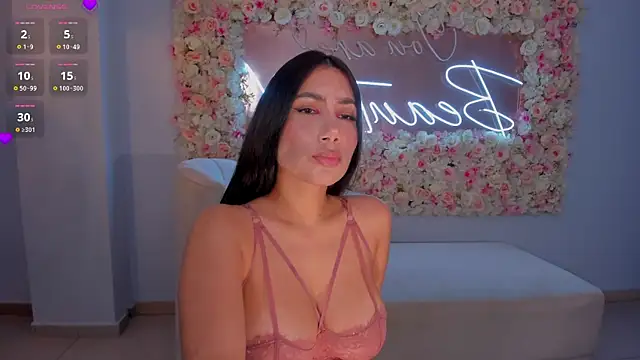 Snapshot of MarieJaneX chatting on 12/18/24, 02:06 MarieJaneX online show from 12/18/24, 02:06