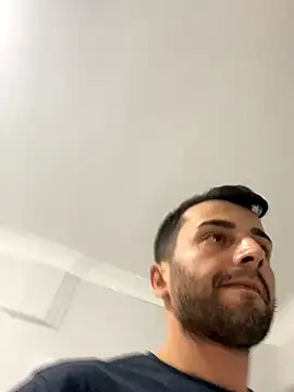 Snapshot of Emre-34 chatting on 11/12/25, 10:15 Emre-34 online show from 11/12/25, 10:15