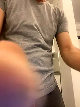 Snapshot of Emre-34 chatting on 11/20/25, 06:51 Emre-34 online show from 11/20/25, 06:51