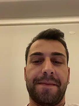 Snapshot of Emre-34 chatting on 11/22/25, 10:20 Emre-34 online show from 11/22/25, 10:20