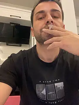 Snapshot of Emre-34 chatting on 11/29/25, 06:33 Emre-34 online show from 11/29/25, 06:33