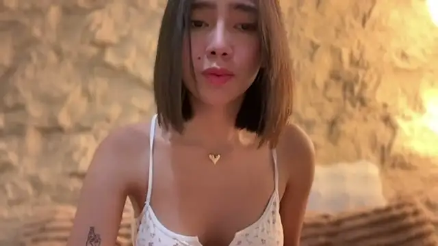 Snapshot of GenesisCastillano chatting on 04/10/26, 10:53 GenesisCastillano online show from 04/10/26, 10:53