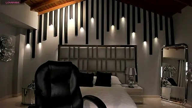 Snapshot of NickyLawson chatting on 11/30/25, 11:20 NickyLawson online show from 11/30/25, 11:20