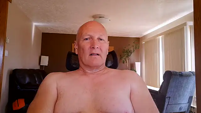 Snapshot of BasicAnt chatting on 06/23/26, 02:48 BasicAnt online show from 06/23/26, 02:48
