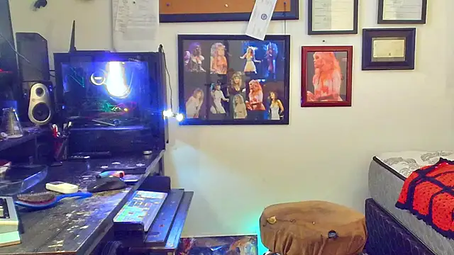 DoMeDoggyDiana online show from 11/16/25, 03:17