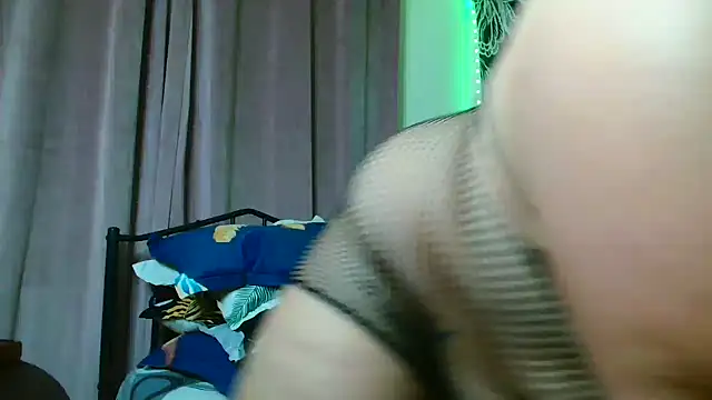 Snapshot of Thichslutxx chatting on 09/22/25, 09:28 Thichslutxx online show from 09/22/25, 09:28