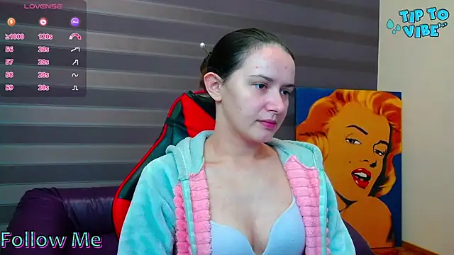 Snapshot of iris_nikhols chatting on 11/11/25, 04:12 iris nikhols online show from 11/11/25, 04:12