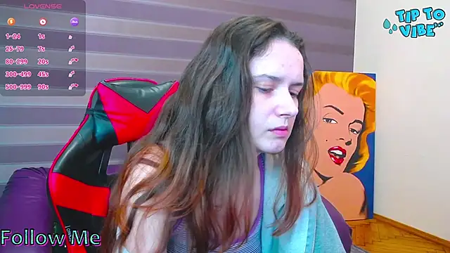 Snapshot of iris_nikhols chatting on 11/24/25, 12:43 iris nikhols online show from 11/24/25, 12:43