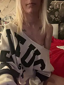 Snapshot of MarikaWild93 chatting on 03/19/26, 10:14 MarikaWild93 online show from 03/19/26, 10:14