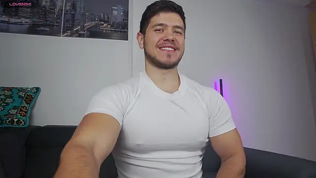 Snapshot of Arilas_ chatting on 11/15/25, 07:38 Arilas online show from 11/15/25, 07:38