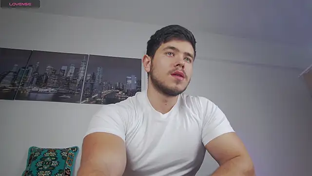 Snapshot of Arilas_ chatting on 11/21/25, 07:29 Arilas online show from 11/21/25, 07:29