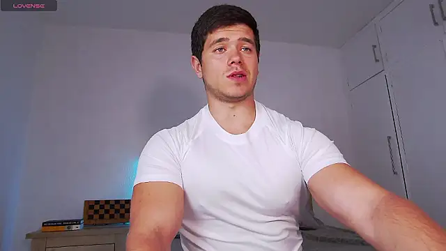 Snapshot of Arilas_ chatting on 03/20/26, 07:46 Arilas online show from 03/20/26, 07:46