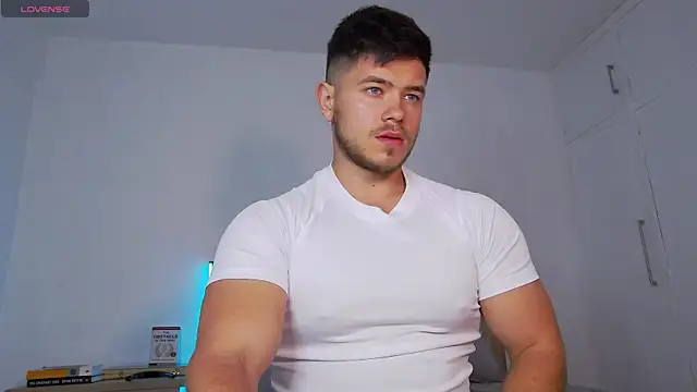 Snapshot of Arilas_ chatting on 04/16/26, 07:20 Arilas online show from 04/16/26, 07:20