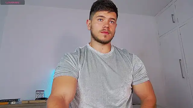 Snapshot of Arilas_ chatting on 04/19/26, 06:56 Arilas online show from 04/19/26, 06:56