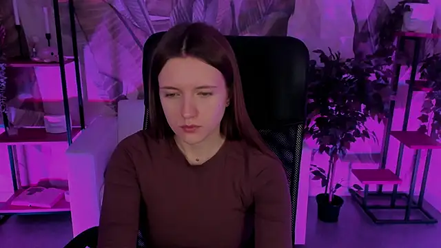 Snapshot of JennyDens chatting on 12/18/24, 02:32 JennyDens online show from 12/18/24, 02:32