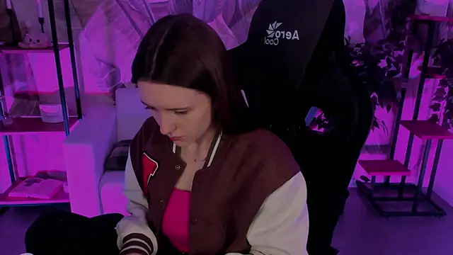 Snapshot of JennyDens chatting on 12/21/24, 02:52 JennyDens online show from 12/21/24, 02:52