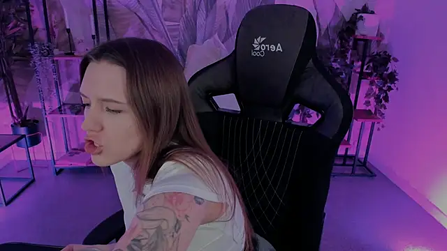 Snapshot of JennyDens chatting on 03/03/25, 05:31 JennyDens online show from 03/03/25, 05:31