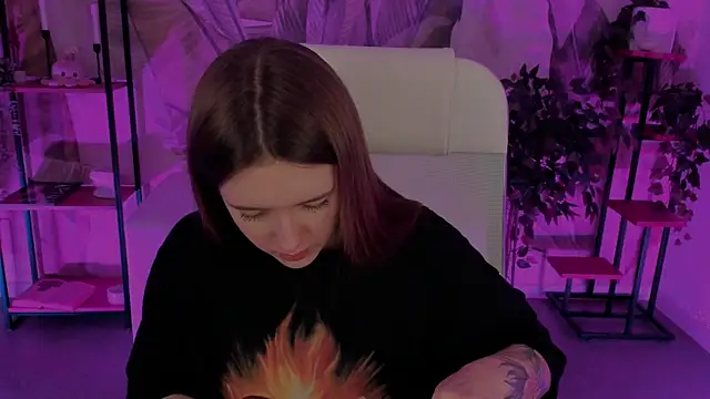 Snapshot of JennyDens chatting on 03/10/25, 02:39 JennyDens online show from 03/10/25, 02:39