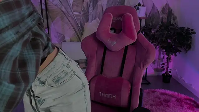 Snapshot of JennyDens chatting on 09/09/25, 11:43 JennyDens online show from 09/09/25, 11:43