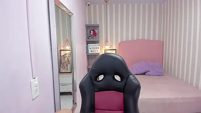 Snapshot of LORELAIGIVEN chatting on 02/07/26, 12:31 LORELAIGIVEN online show from 02/07/26, 12:31