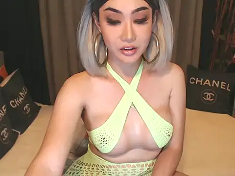 Snapshot of JustForCassie chatting on 10/12/25, 11:31 JustForCassie online show from 10/12/25, 11:31