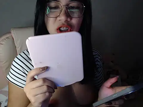 Snapshot of TransPetite1 chatting on 11/14/25, 02:32 TransPetite1 online show from 11/14/25, 02:32