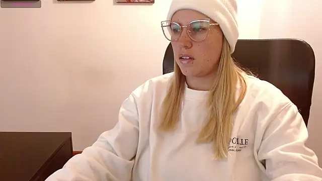 Snapshot of thamarajane chatting on 02/13/25, 01:48 thamarajane online show from 02/13/25, 01:48