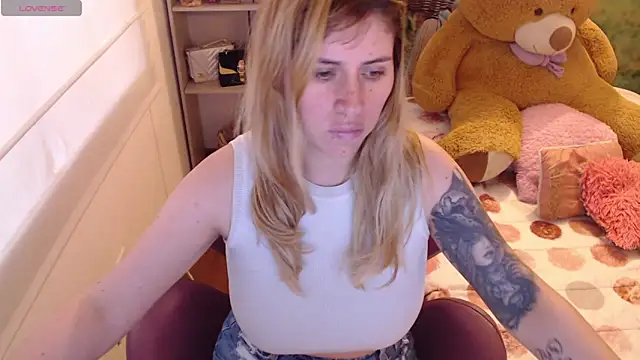 Snapshot of thamarajane chatting on 04/21/26, 11:05 thamarajane online show from 04/21/26, 11:05