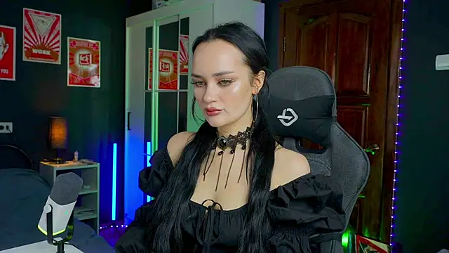 QueenAliss online show from 11/07/25, 06:02