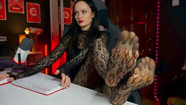 QueenAliss online show from 02/15/26, 07:51