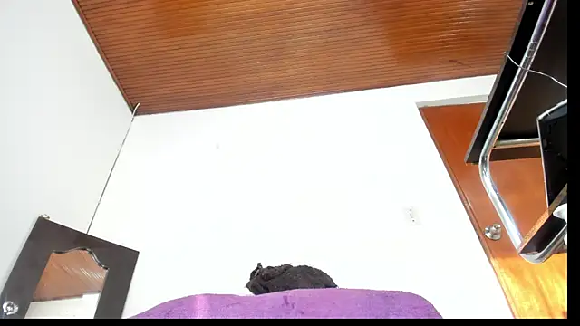 Snapshot of emely_exotic chatting on 01/18/25, 12:57 emely exotic online show from 01/18/25, 12:57