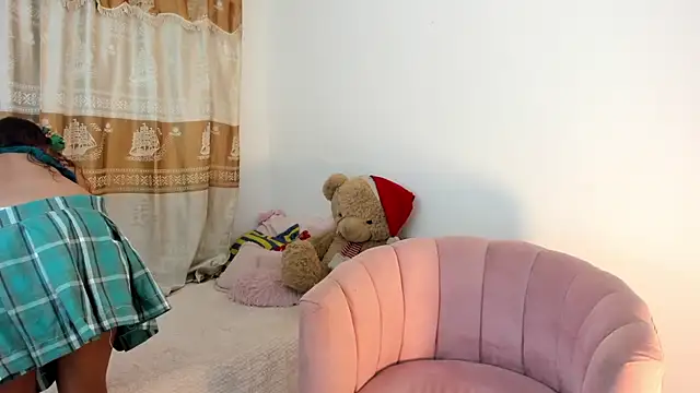 ValienteGirl  online show from 12/24/24, 11:33