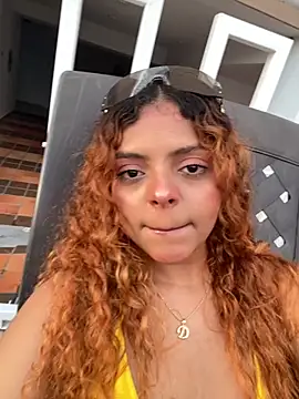 ValienteGirl  online show from 10/13/25, 10:32