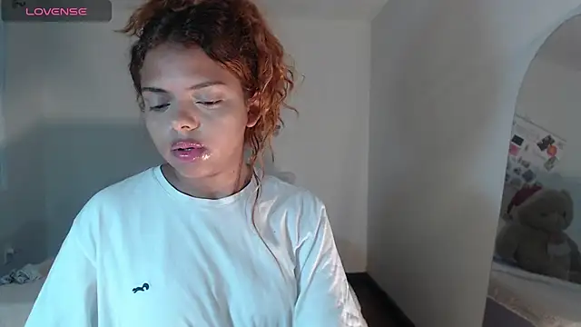 ValienteGirl  online show from 12/01/25, 12:15