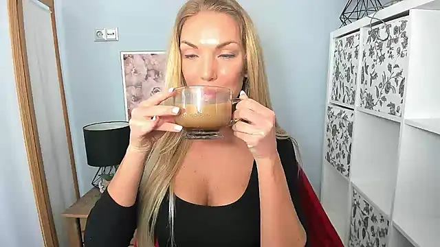 Snapshot of AulloraHoney chatting on 01/23/25, 11:48 AulloraHoney online show from 01/23/25, 11:48