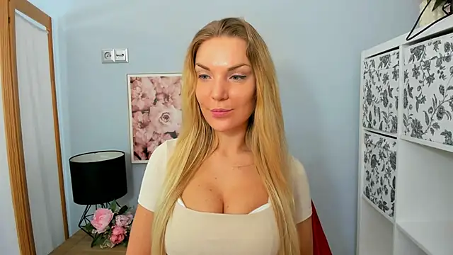 Snapshot of AulloraHoney chatting on 02/15/25, 06:12 AulloraHoney online show from 02/15/25, 06:12