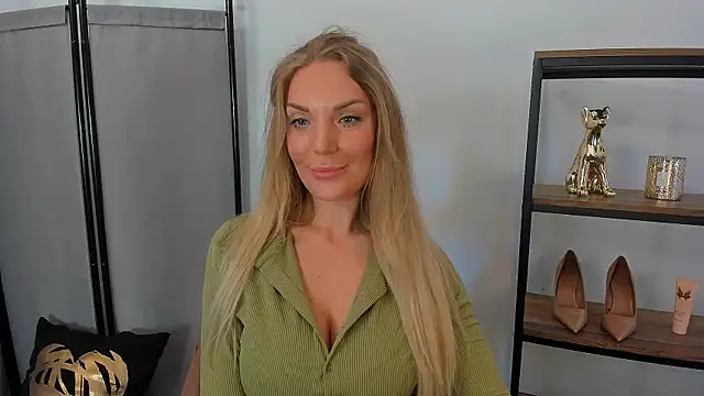 Snapshot of AulloraHoney chatting on 05/16/26, 10:36 AulloraHoney online show from 05/16/26, 10:36