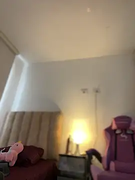 Snapshot of Little_Amber6 chatting on 03/13/26, 08:26 Little Amber6 online show from 03/13/26, 08:26