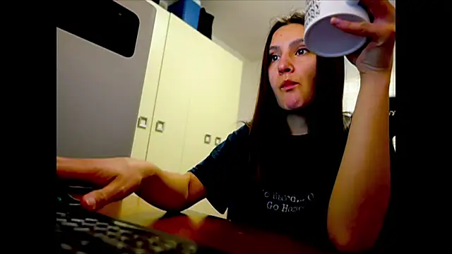 Snapshot of GodlyTheia chatting on 04/10/26, 03:39 GodlyTheia online show from 04/10/26, 03:39