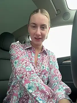 Snapshot of CutieEmy chatting on 12/25/24, 11:33 CutieEmy online show from 12/25/24, 11:33