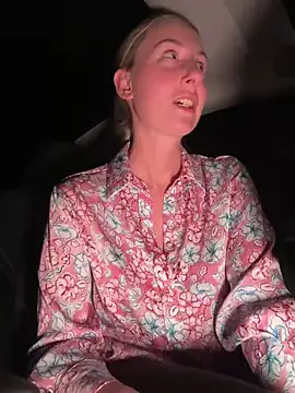 Snapshot of CutieEmy chatting on 12/25/24, 05:37 CutieEmy online show from 12/25/24, 05:37