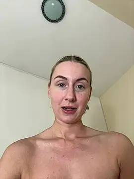 Snapshot of CutieEmy chatting on 12/31/24, 03:31 CutieEmy online show from 12/31/24, 03:31