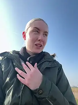 Snapshot of CutieEmy chatting on 03/09/25, 01:26 CutieEmy online show from 03/09/25, 01:26