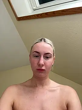 Snapshot of CutieEmy chatting on 03/16/25, 12:11 CutieEmy online show from 03/16/25, 12:11