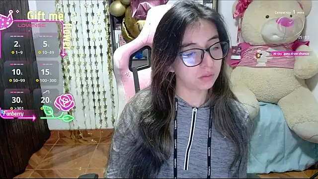 Maggie Fox3 online show from 10/07/25, 01:36