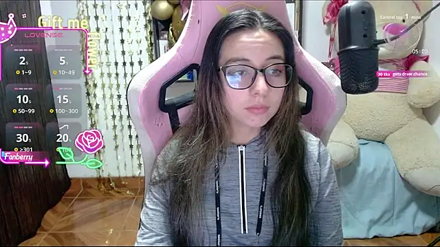 Maggie Fox3 online show from 10/10/25, 01:15