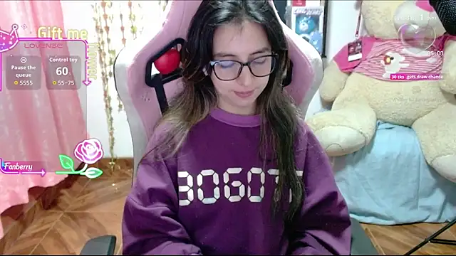 Maggie Fox3 online show from 11/07/25, 12:43