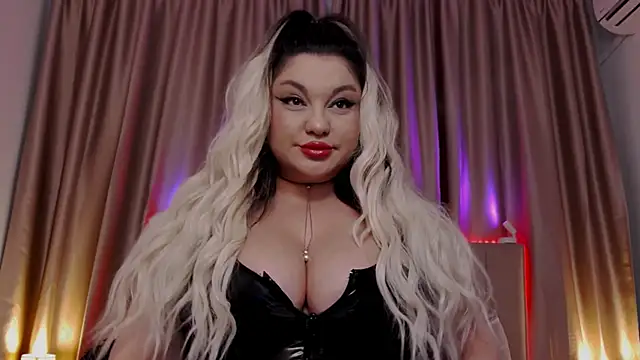 Larissa K online show from 10/26/25, 01:06